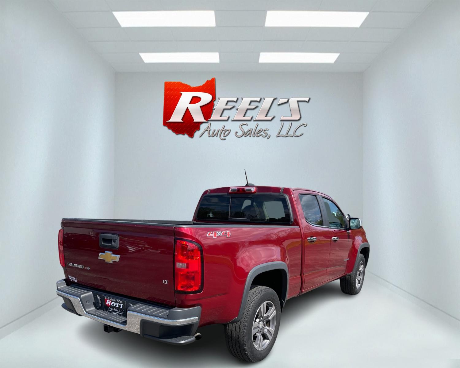 2018 Red /Black Chevrolet Colorado LT Crew Cab 4WD Long Box (1GCGTCENXJ1) with an 3.6L V6 DOHC 24V GAS engine, 8-Speed Automatic transmission, located at 547 E. Main St., Orwell, OH, 44076, (440) 437-5893, 41.535435, -80.847855 - Photo #5